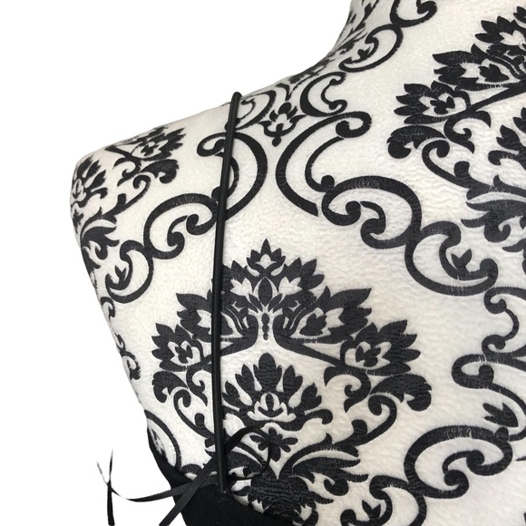 Chelsea Black Dress - Picture 9 of 16